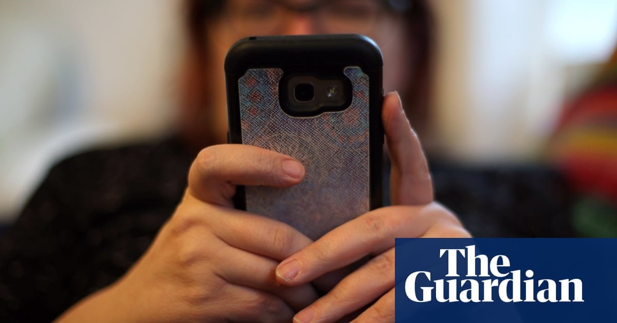 Mobile firms breaking promises on roaming fees post-Brexit, warns Martin Lewis
