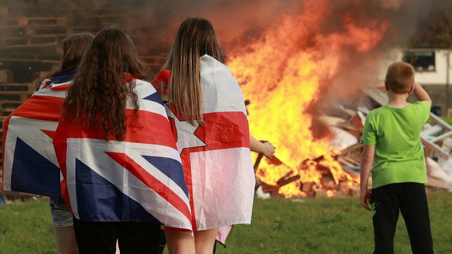 UK ministers push ahead with plans to tear up post-Brexit trade deal